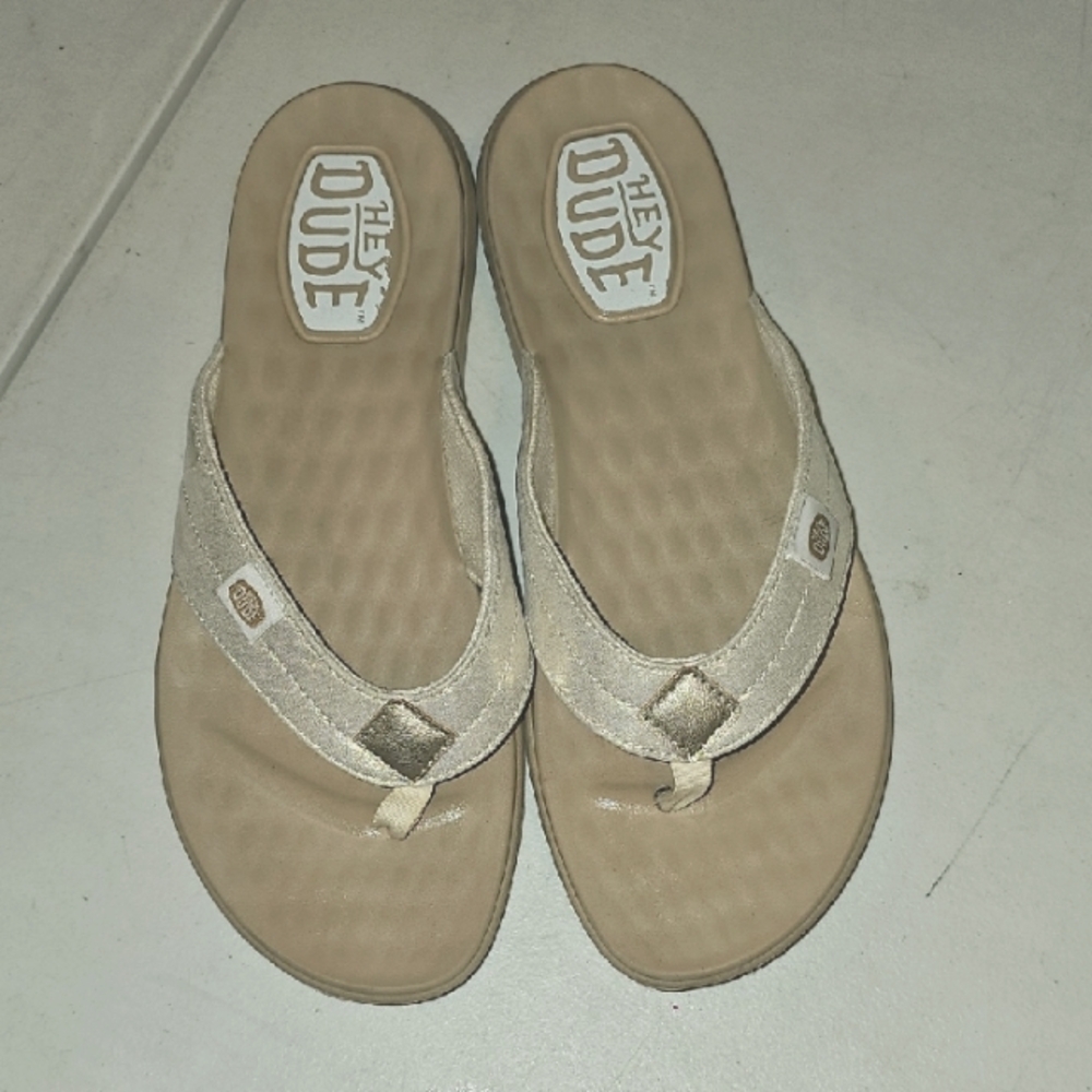 HEY DUDE - Womens Shimmer Sandals Sz 10. Beautiful